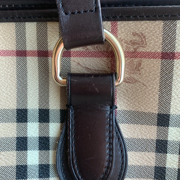 Classic Burberry Authentic Bag - Picture 11 of 15